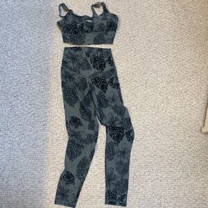 EUC aerie leaf print legging and bra SET